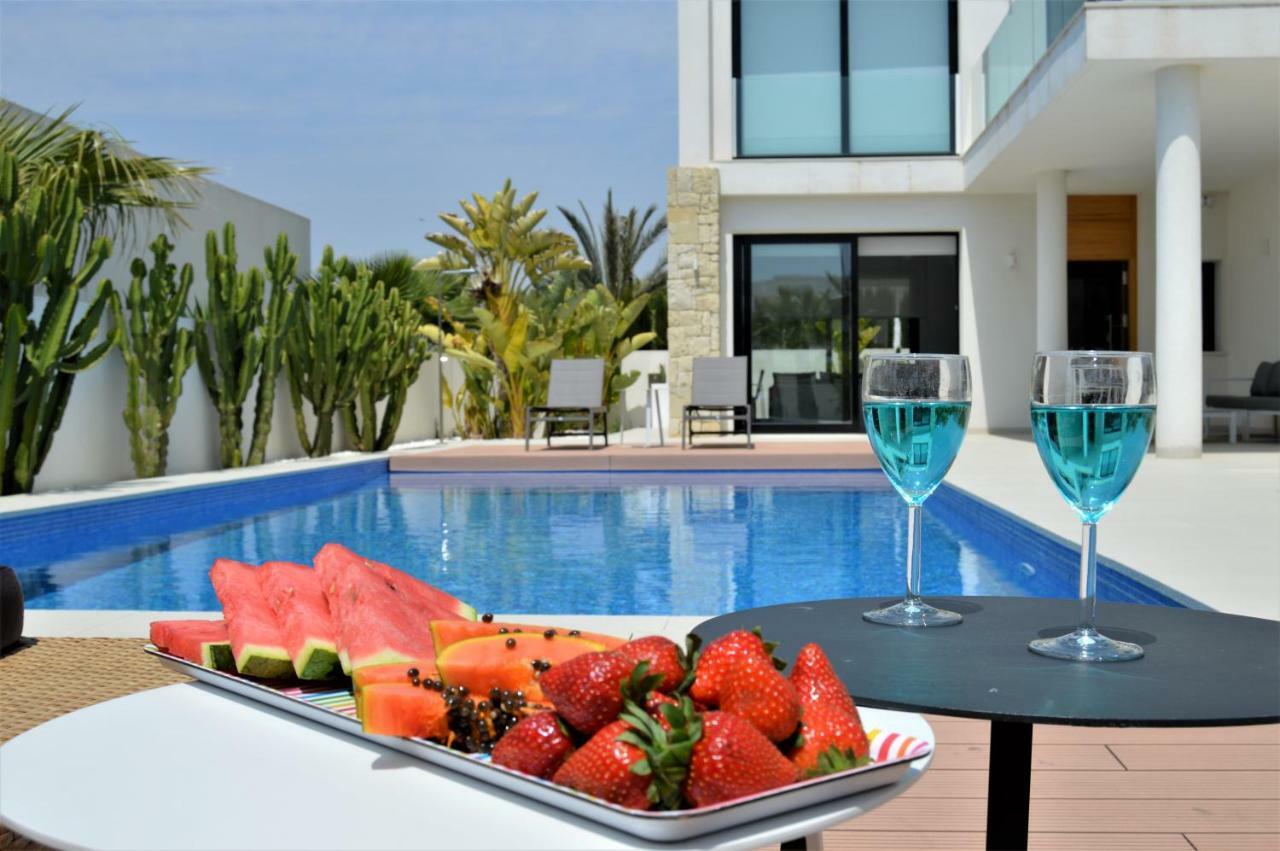 Villa With Private Pool Llobregales Экстерьер фото